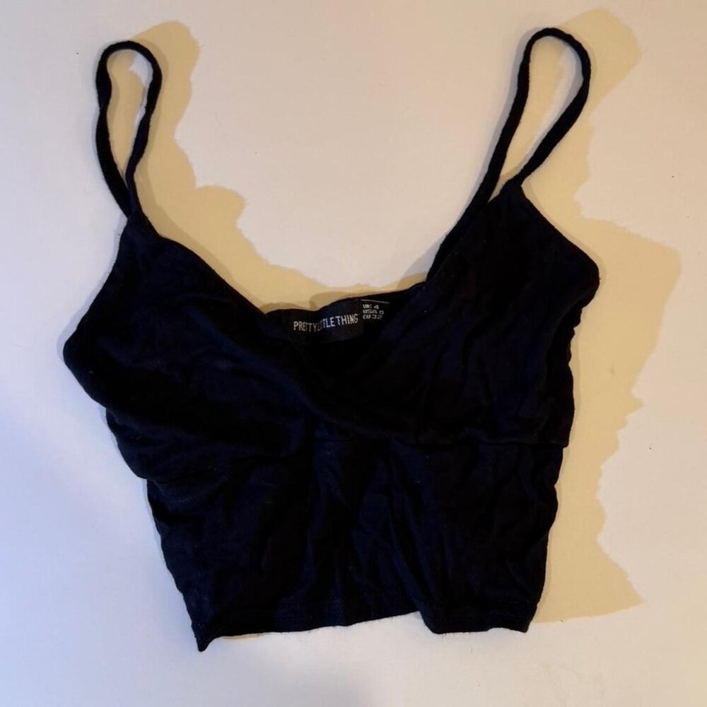 PrettyLittleThing Women's Black Crop-top